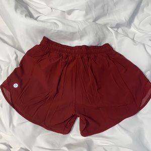Lulu Hotty Hot low rise 4in size 4 shorts. never worn